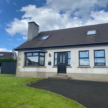 Holiday Home In Ballycastle - Fainne Na Cairde Extérieur photo