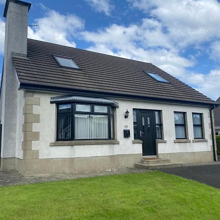 Holiday Home In Ballycastle - Fainne Na Cairde Extérieur photo