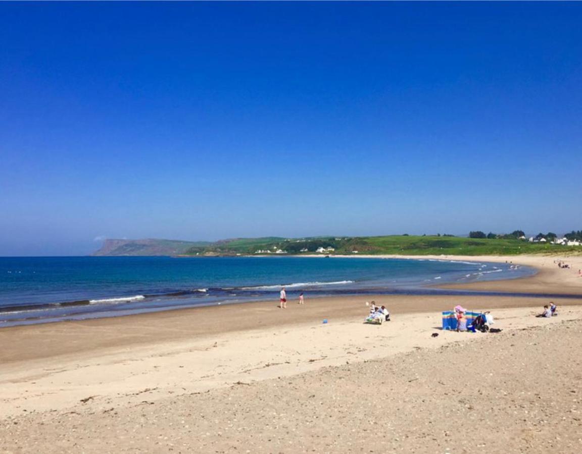Holiday Home In Ballycastle - Fainne Na Cairde Extérieur photo