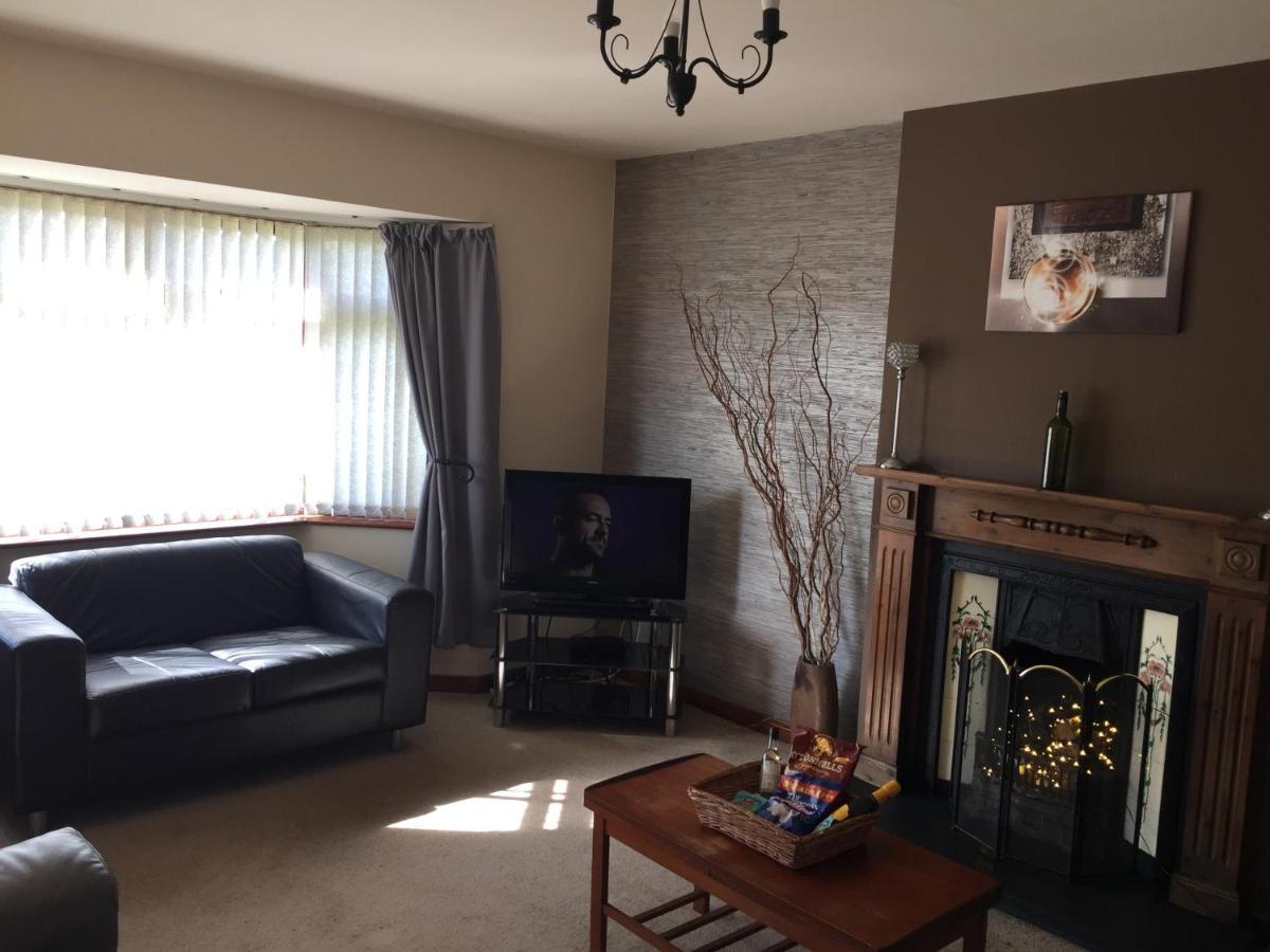 Holiday Home In Ballycastle - Fainne Na Cairde Extérieur photo