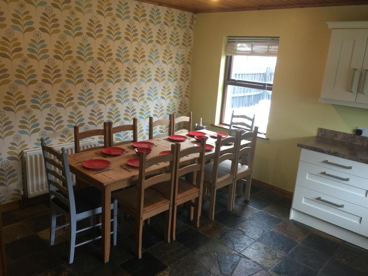 Holiday Home In Ballycastle - Fainne Na Cairde Extérieur photo