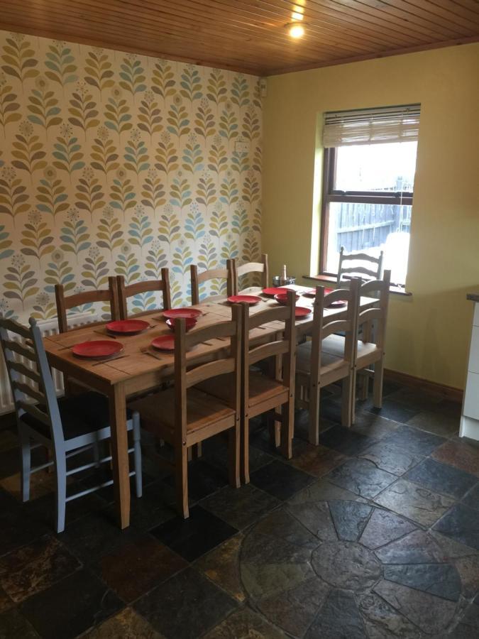 Holiday Home In Ballycastle - Fainne Na Cairde Extérieur photo