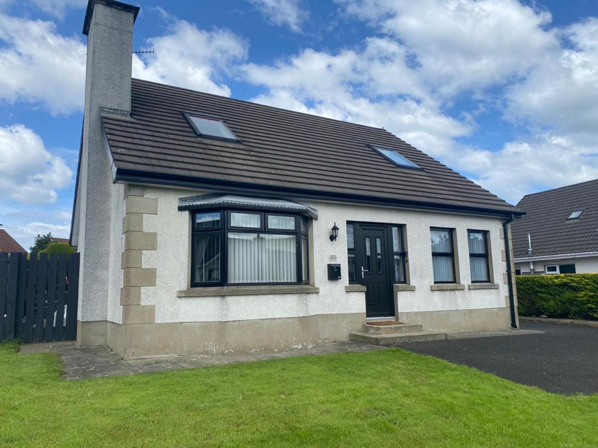 Holiday Home In Ballycastle - Fainne Na Cairde Extérieur photo